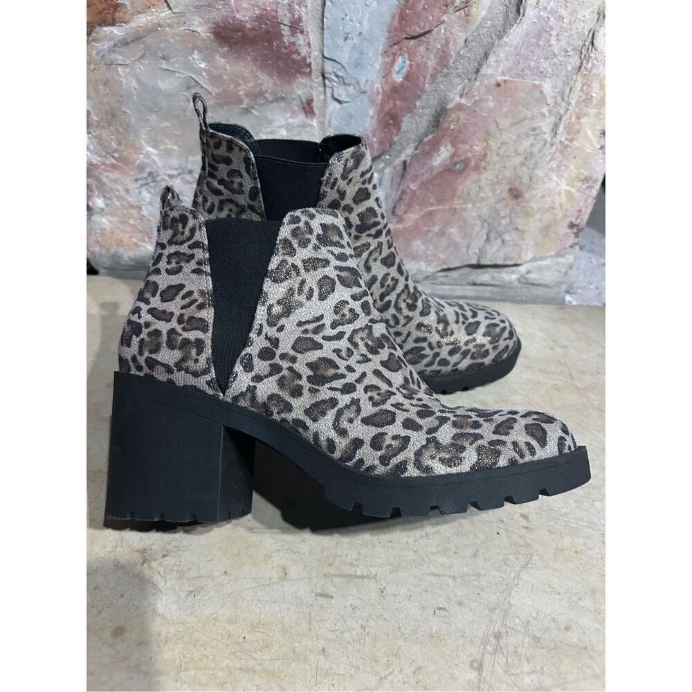 Xappeal Women’s Size 8 1/2 Leopard Suede Ankle Booties Shoes Side Stretch